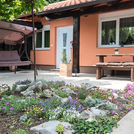 Garden House 게스트하우스